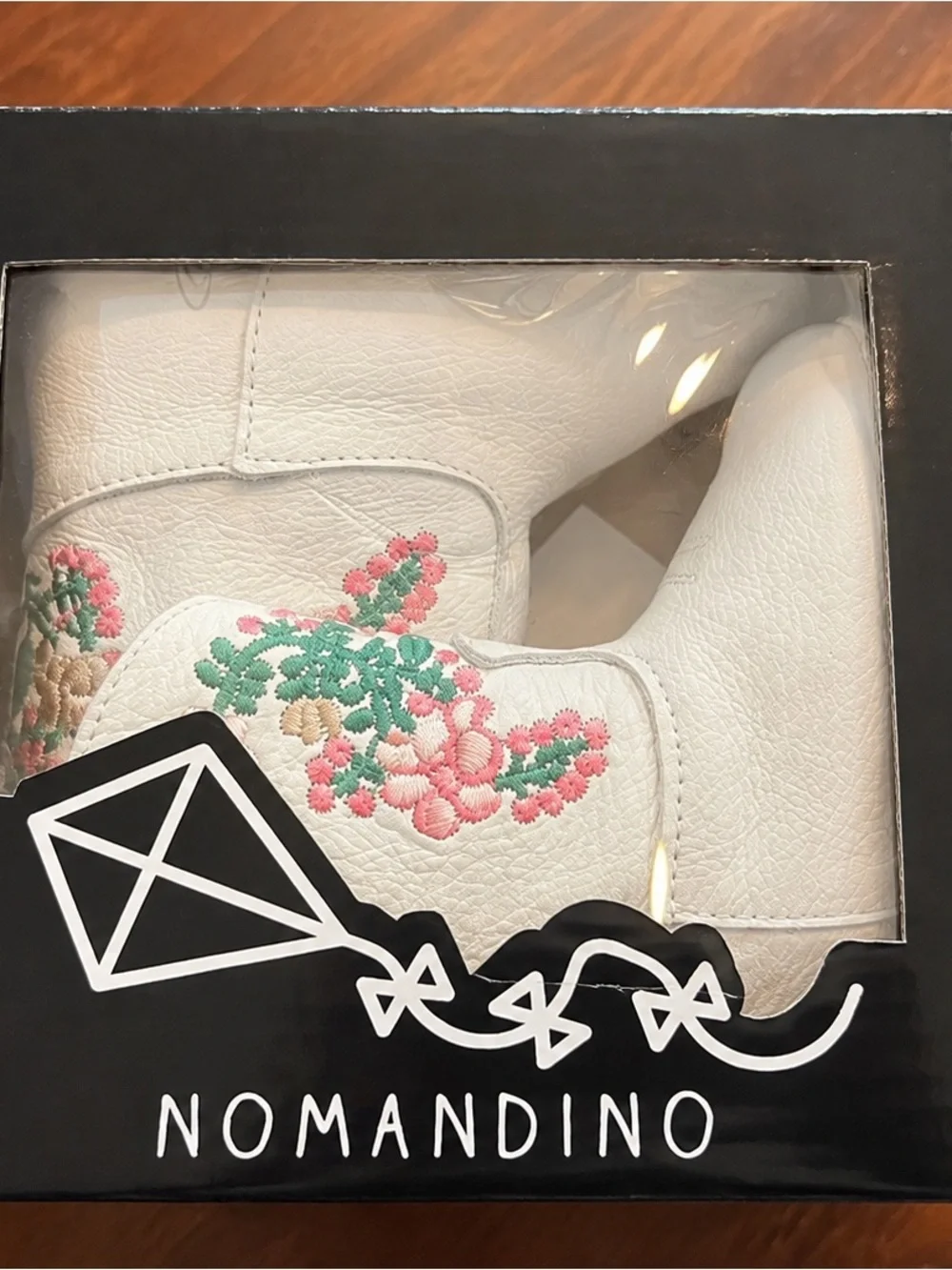 Nomandino Juliet Floral Embroidered White Boots Size 4 NIB